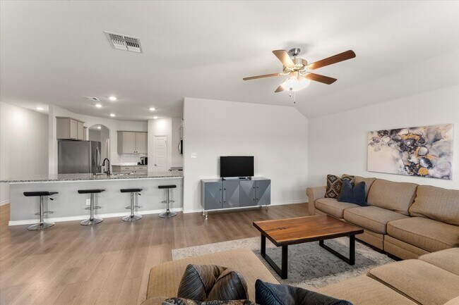 Building Photo - 137 Red Hickory Dr