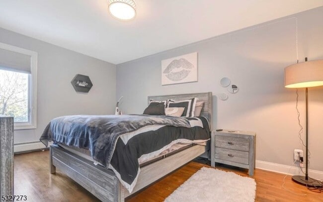 Building Photo - 25 Skymark Ct