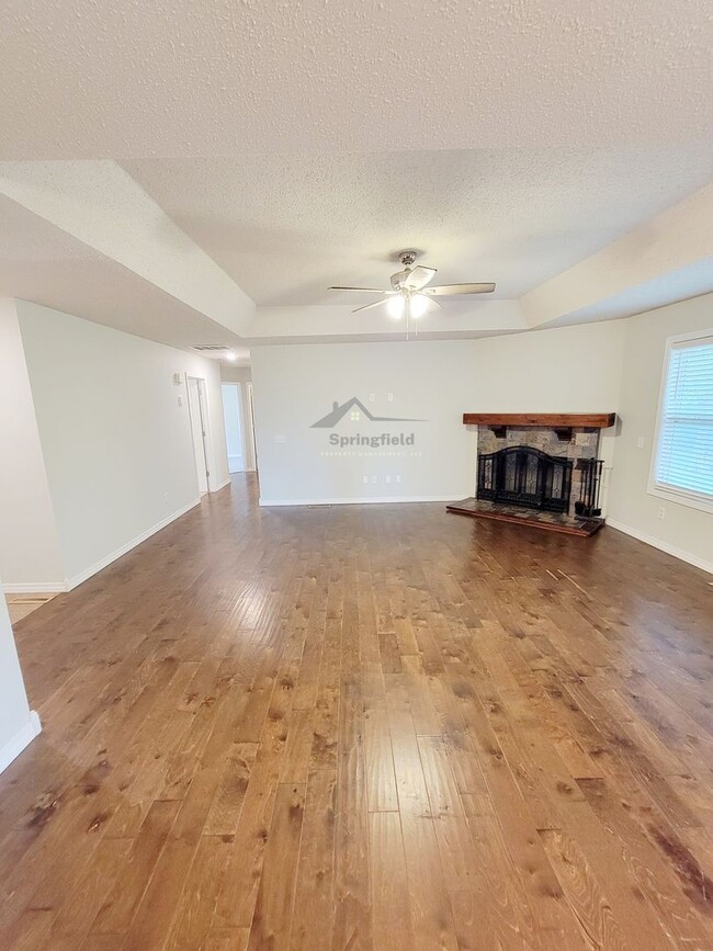 Building Photo - Southwest Springfield - Battlefield Area, ...