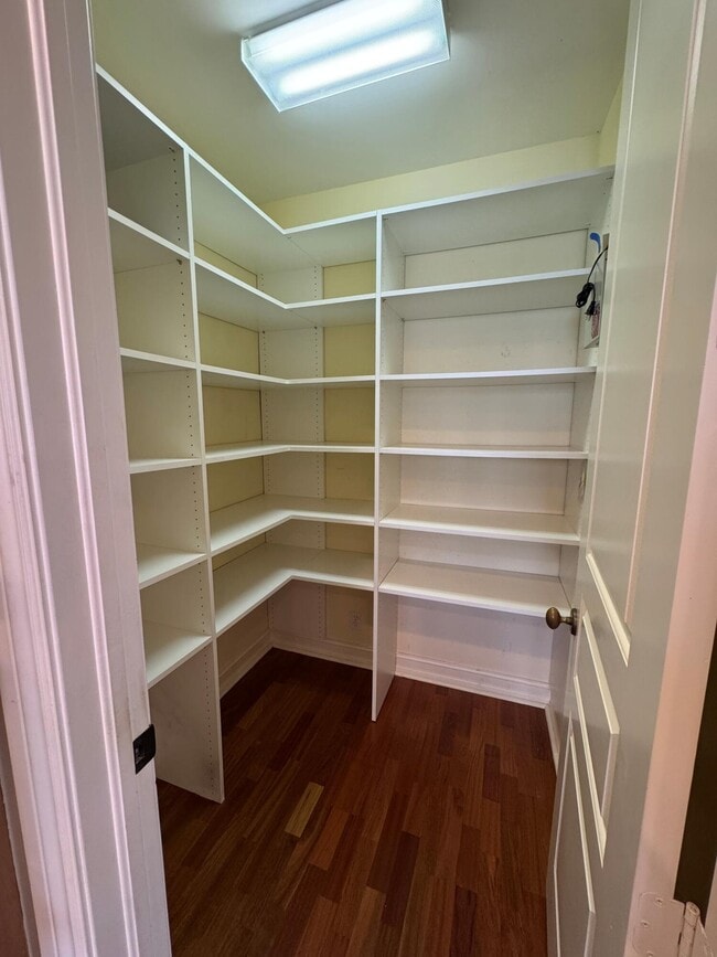 Building Photo - 304 W Mallory Cir