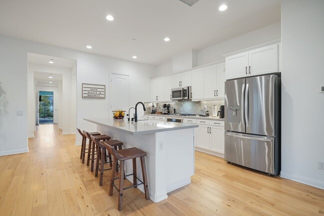 Building Photo - 263 Wisteria St