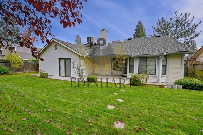 Building Photo - 6447 N Vagedes Ave