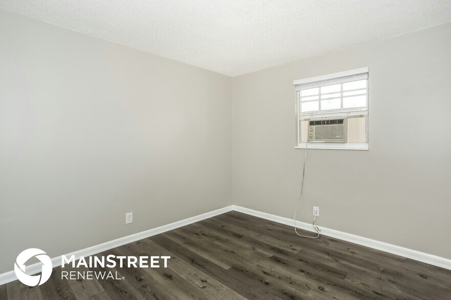 Building Photo - 317 NW 49th St