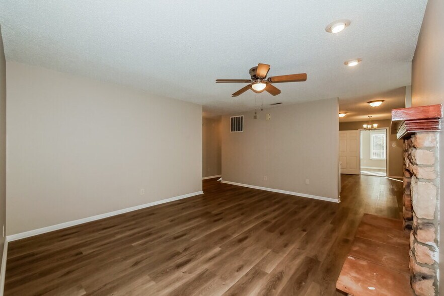 Building Photo - 1740 Feather Reed Ln