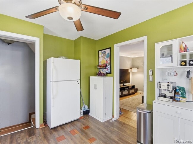 Building Photo - 922 N Maple Ave