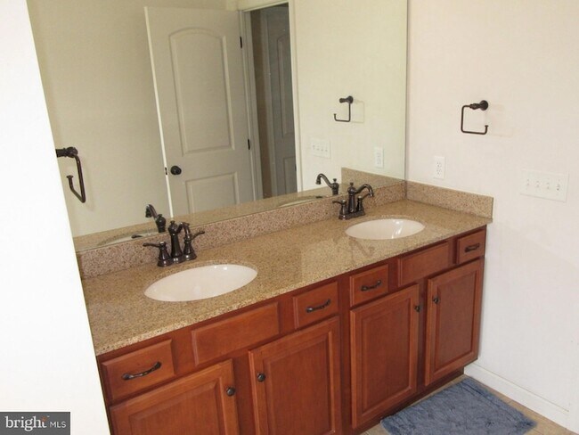Building Photo - 251 Mill House Dr