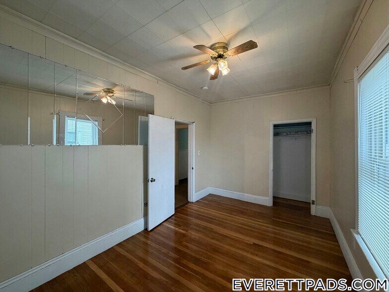 Building Photo - 44 School St