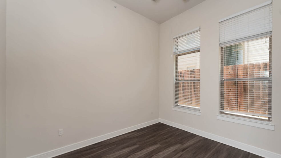 Bedroom with Hard Surface Flooring - Flora