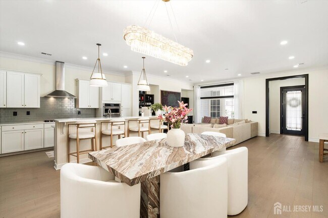 Building Photo - 11 Hamilton Dr