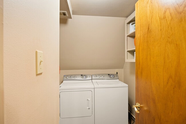 Building Photo - 22 Yeager Dr