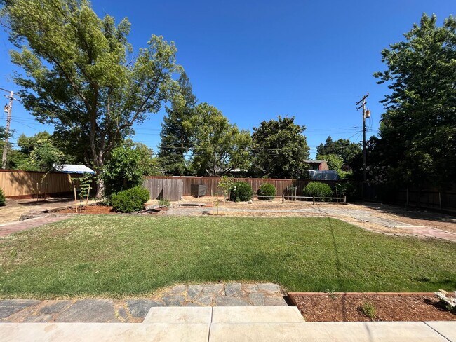 Building Photo - Spacious 3 bed 1bath home available in Ard...