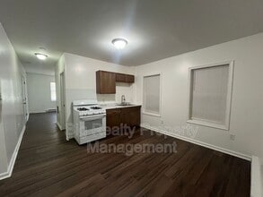 Building Photo - 29 N Main St