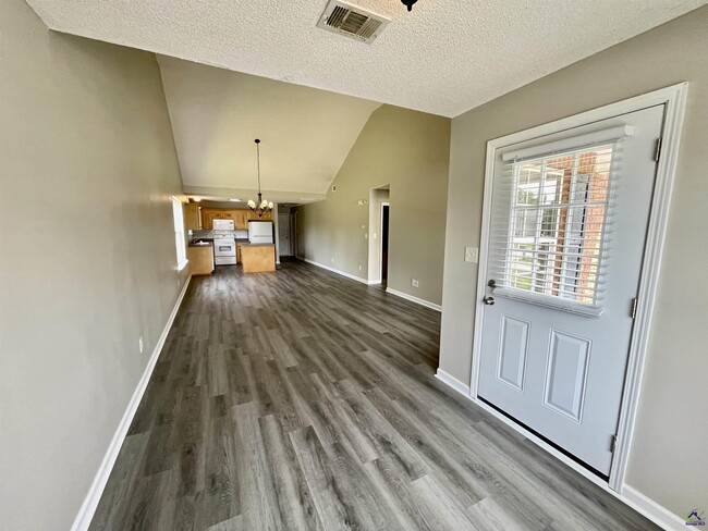 Building Photo - 107 Northpointe Dr