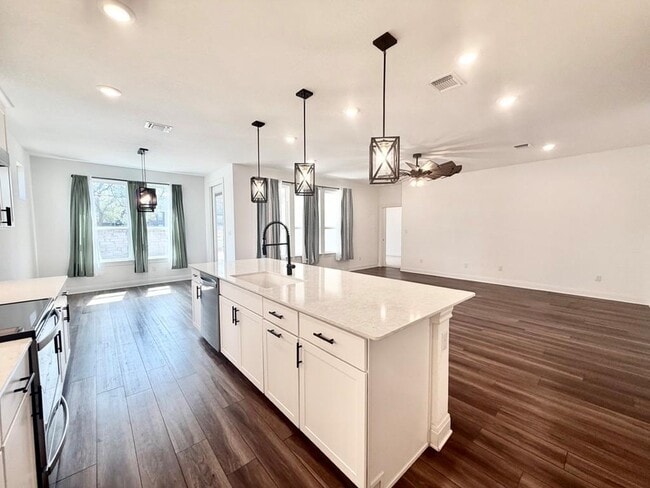 Building Photo - 125 Slenderleaf Dr