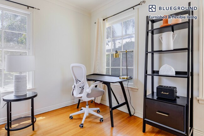 Building Photo - 136 S Roxbury Dr