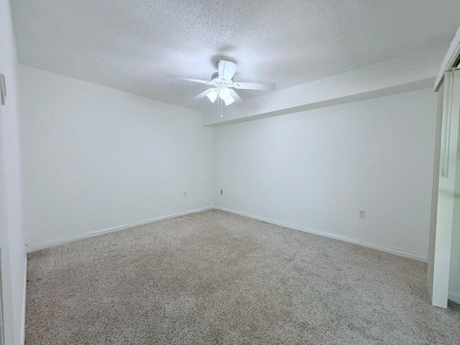 Building Photo - 710 7th Ln