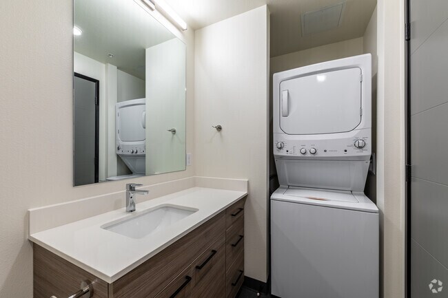 1BR, 1BA - 592 SF - Ferry Street Manor