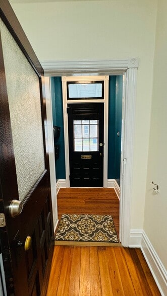 Building Photo - 208 Bridge St