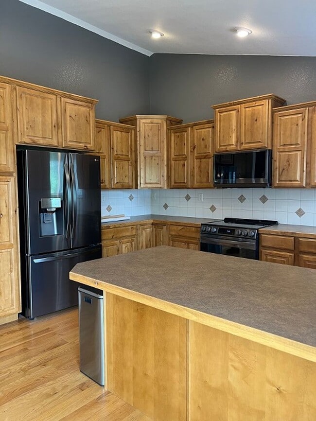 Building Photo - Spacious 5-Bedroom Home with Finished Base...