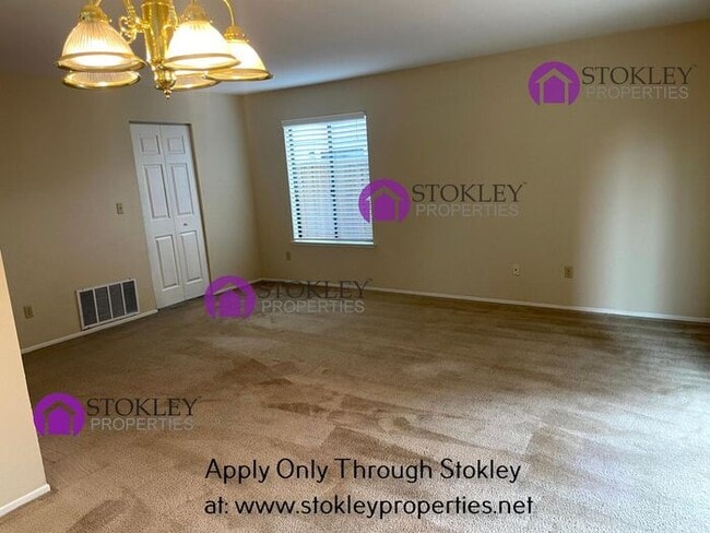 Building Photo - 1633 Lindbergh Dr