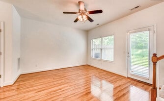 Building Photo - 2027 Pinecrest Dr