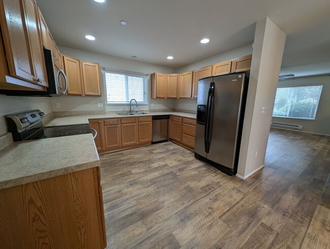 Building Photo - Corner lot 3 bed, 2.5 bath DuPont home!