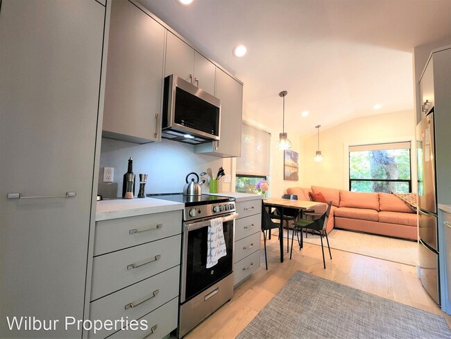 Building Photo - 1 br, 1 bath House - 73A Parkwood Dr.