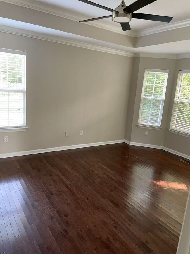 Building Photo - 4beds3bath House for rent