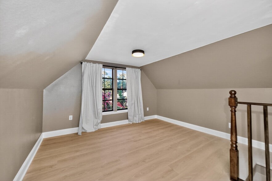 Building Photo - 512 Mason Ave