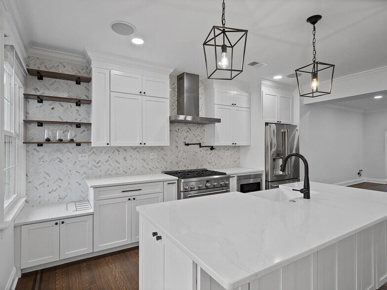 Building Photo - Brightwood Park townhouse near Fort Totten...