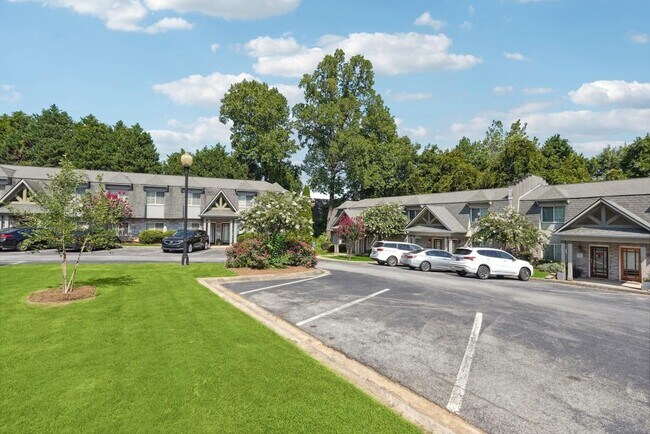 Building Photo - 104 Rondak Cir SE