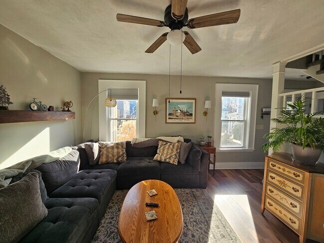 Building Photo - 32 Main St