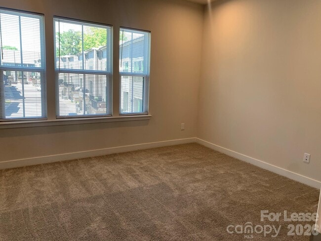 Building Photo - 948 Broad River Ln