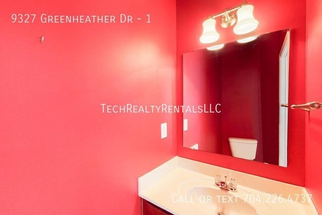 Building Photo - 9327 Greenheather Dr