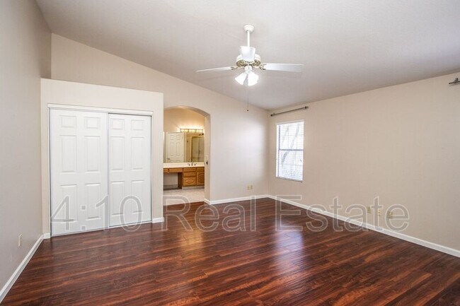 Building Photo - 16221 S 34th Way