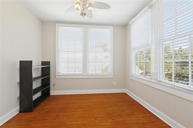 Building Photo - 5705 Prytania St