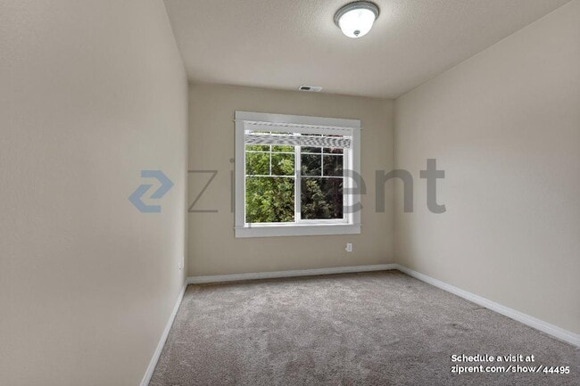 Building Photo - 4549 SE Satinwood St