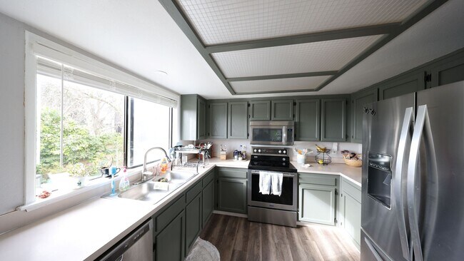 Building Photo - 3 Bed 2.5 Bath - View - Culdesac - Dog per Approval - NAS Whidbey