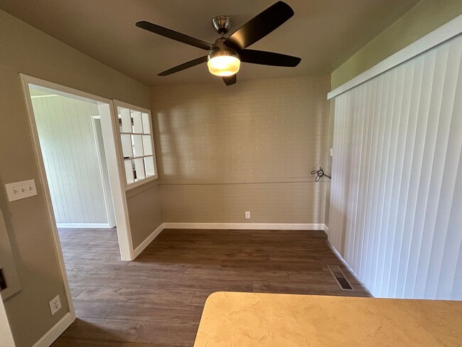 Building Photo - Charming & Pet Friendly 2 Bed/1 w/SOLAR & Yard Care Located on Spacious Lot near Schools & Shopping!