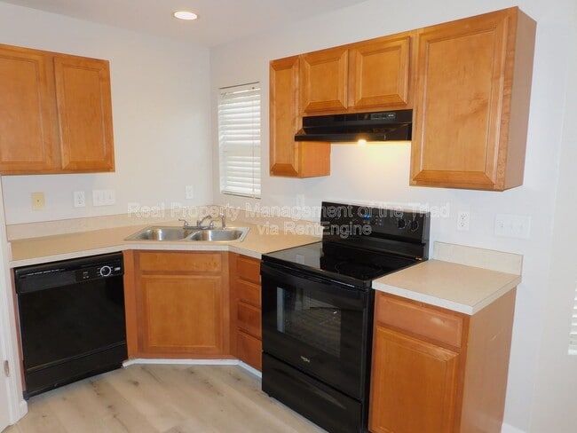 Building Photo - 807 Thorncroft Rd