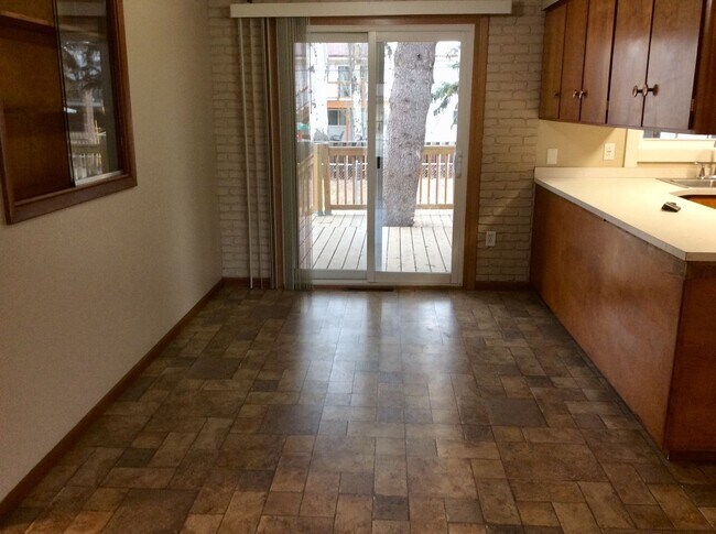 Building Photo - Cozy Single Family Home for Rent in Dickinson