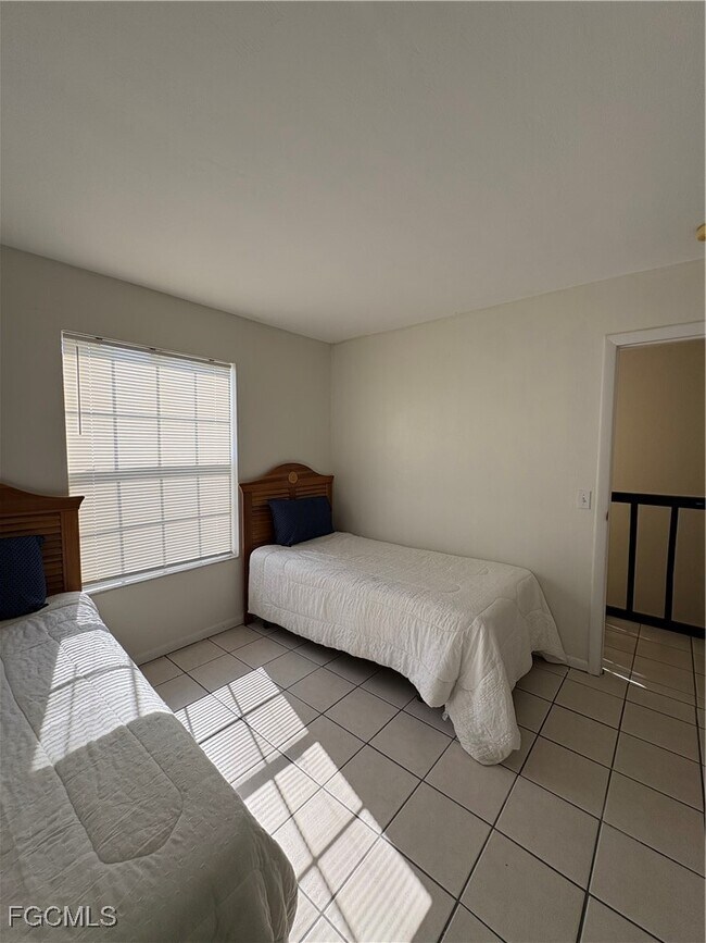 Building Photo - 1005 SW 48th Terrace