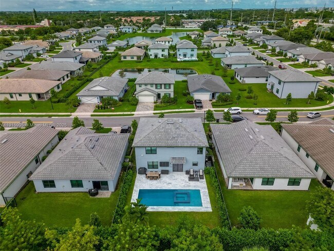 Building Photo - 3142 Poinciana St