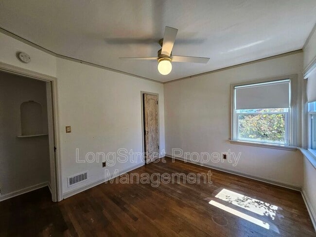 Building Photo - 224 N Russet St