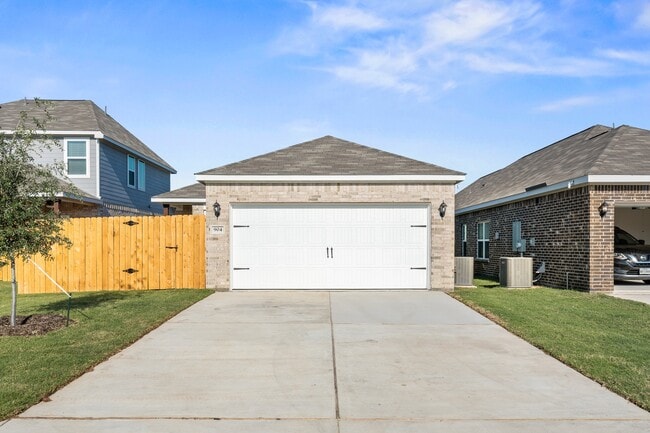 Building Photo - 1000 Camelia Grv Ct
