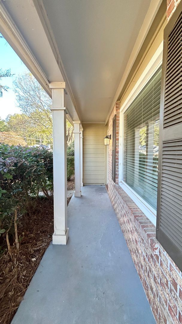 Building Photo - Alpharetta 3 Bedroom-2 Bathroom, Minutes From 400, Dining and Shopping.