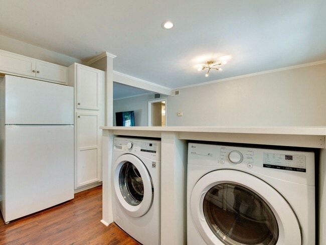 Building Photo - Check out this amazingly located 3 bed/2 b...