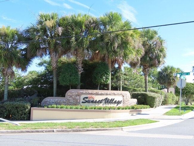 Building Photo - Spacious 4 Bedroom Pool Home Plus Addition...