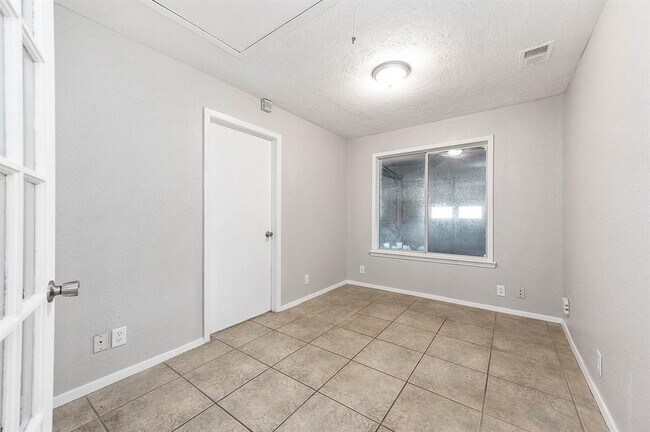 Building Photo - 4406 Lost Lake Ln