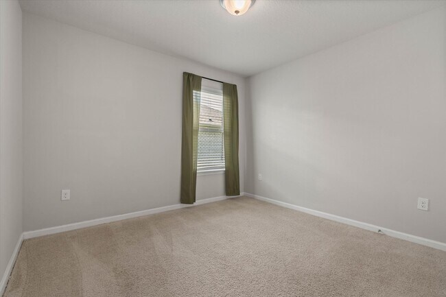 Building Photo - 34505 Paisley Ave